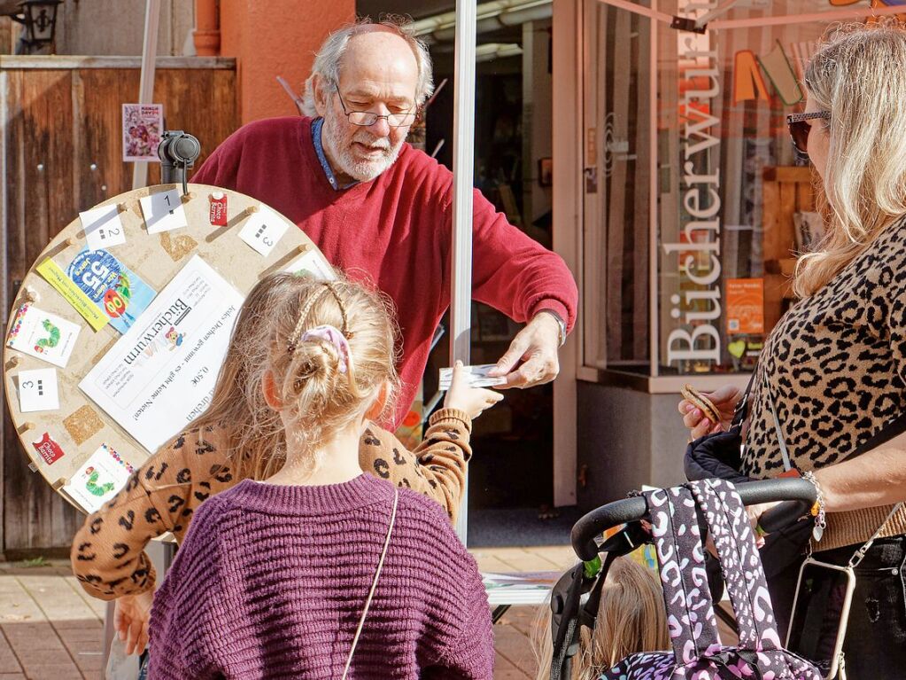 „Herbolzheimat im Herbst“: Der Kinder- und Familientag verwandelt die gesperrte Hauptstrae am Sonntag in eine lebendige Flaniermeile mit Schnppchenangeboten, Genuss und Unterhaltung.