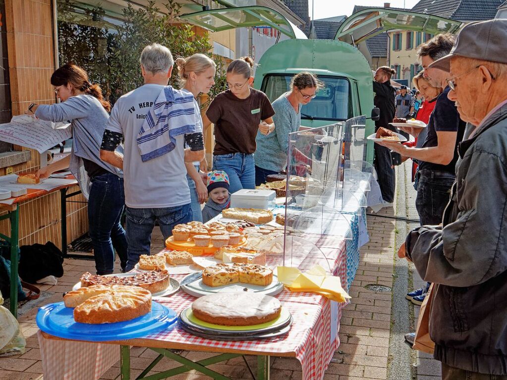 „Herbolzheimat im Herbst“: Der Kinder- und Familientag verwandelt die gesperrte Hauptstrae am Sonntag in eine lebendige Flaniermeile mit Schnppchenangeboten, Genuss und Unterhaltung.