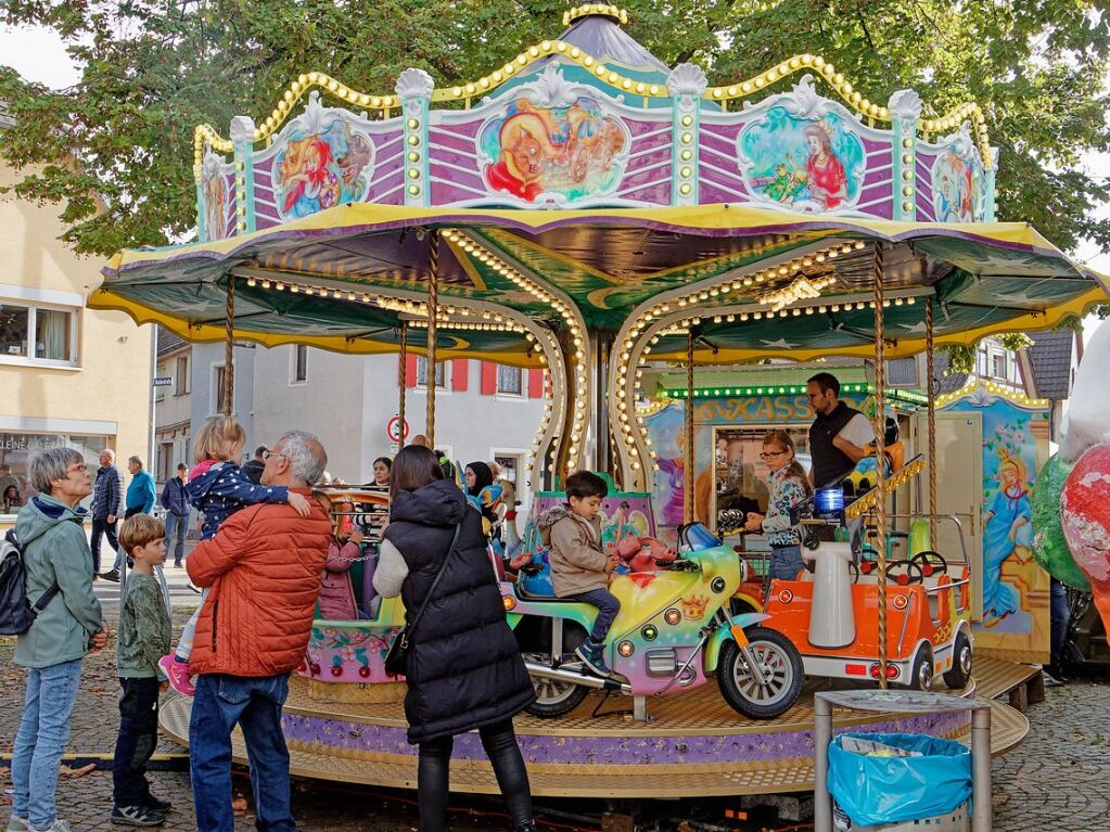 „Herbolzheimat im Herbst“: Der Kinder- und Familientag verwandelt die gesperrte Hauptstrae am Sonntag in eine lebendige Flaniermeile mit Schnppchenangeboten, Genuss und Unterhaltung.