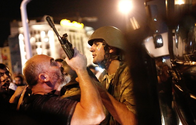 In Istanbul und der Hauptstadt Ankara ... Sicherheitskr&auml;ften. (Archivbild)  | Foto: Sedat Suna/EPA/dpa