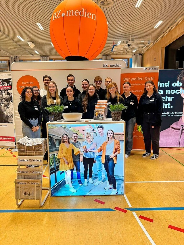 Die BZ-Azubis am BZ.medien Stand auf der Umland Job-Start-Brse in Waldkirch.  | Foto: BZ