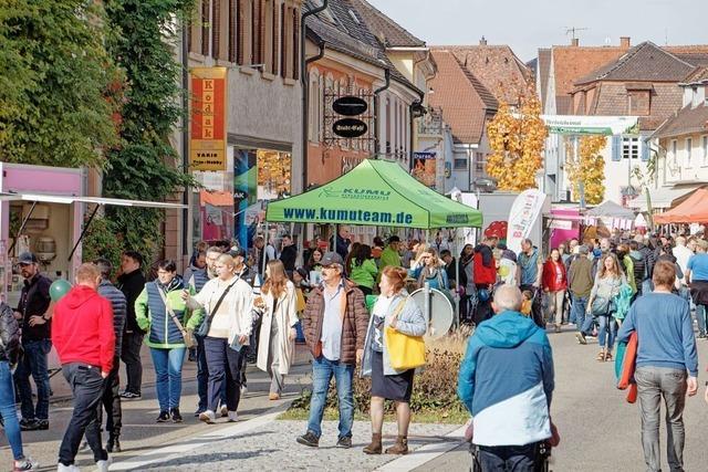 Hochbetrieb in der Innenstadt bei Herbolzheimat im Herbst