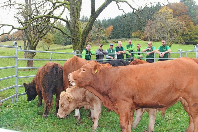 Die Marzeller Weidewarte an der Abtriebskoppel fr die Bullen  | Foto: Rolf-Dieter Kanmacher