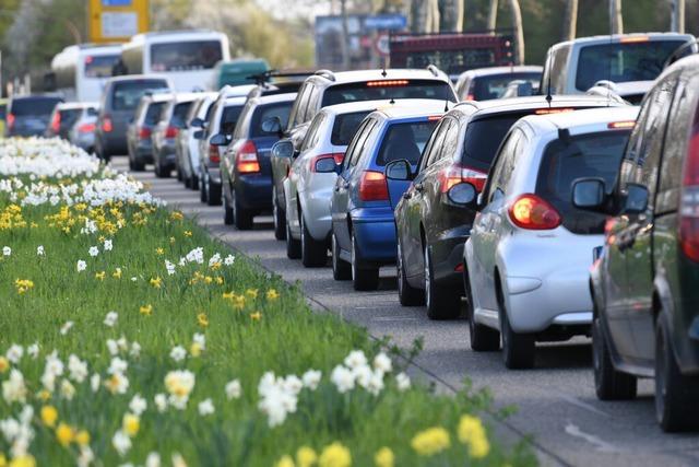 Verkehrschaos in Ihringen durch Falschparker