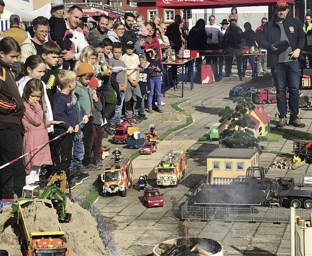 Die IG Modellfeuerwehr begeisterte mit...n und vielen technischen Raffinessen.   | Foto: Jutta Schtz