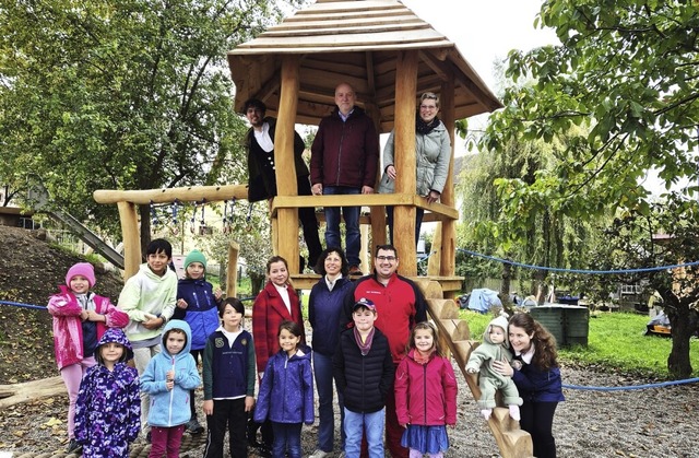 Phil Dppert (oben von links), Brgerm...n Spielplatz bei der Lufelberghalle.   | Foto: Anita Indri-Werner