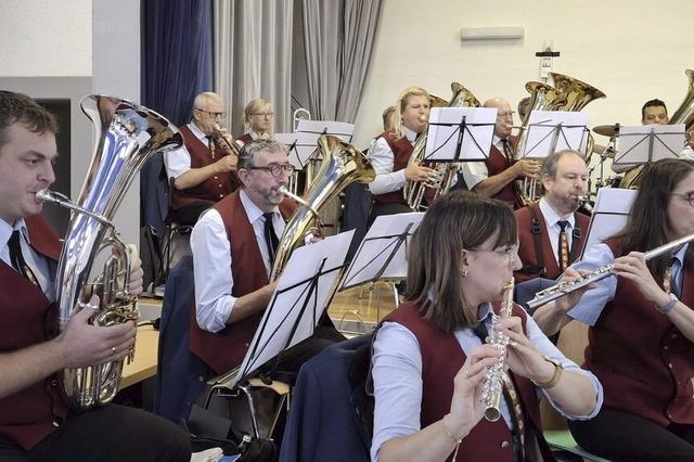 Zwei Kapellen waren in Wallburg zu Gast