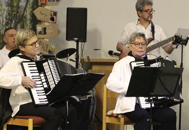 Das Orchester &#8222;Soundmix&#8220; v... Jahreskonzert in der Friedenskirche.   | Foto: Marianne Bader