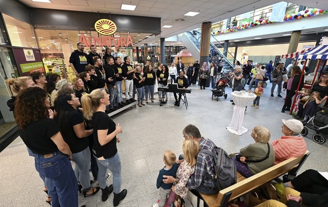 Der Freiburger Chor Soulfamily beim Fest des Zentrums Oberwiehre  | Foto: Thomas Kunz