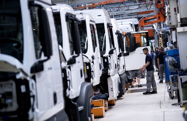 Die VW-Lkw-Holding Traton macht bessere Gesch&auml;fte als gedacht (Archivbild).  | Foto: Sven Hoppe/dpa