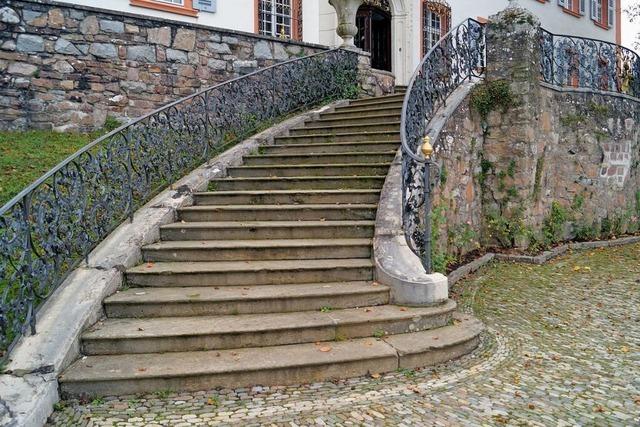 Neuer Anstrich fr die Hochzeitstreppe auf Schloss Brgeln: Sanierung startet nach Verzgerung