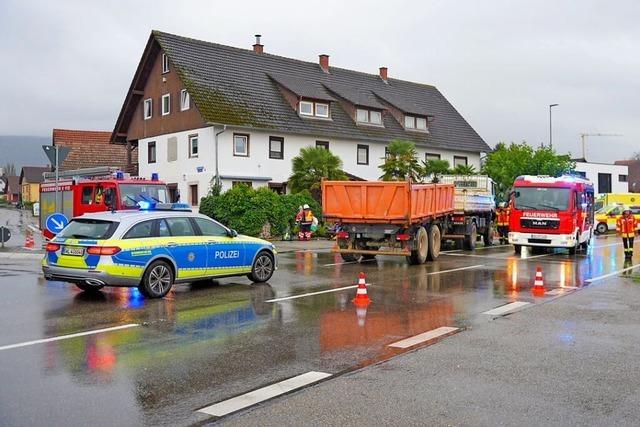 B3 bei Oberschopfheim ist wegen einem schweren Unfall gesperrt