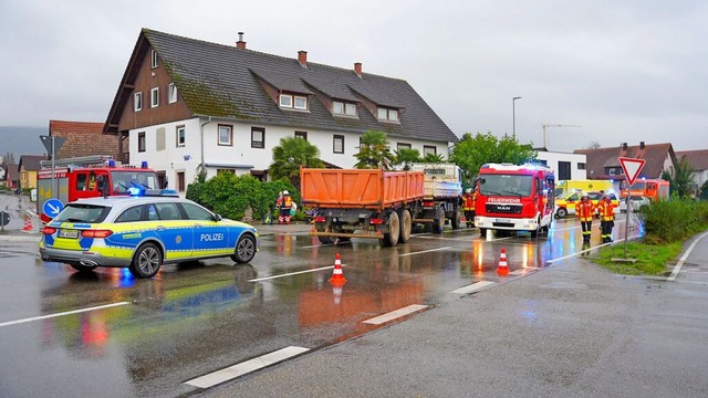 Ein Unfall hat sich am Dienstagmorgen auf der B3 in Oberschopfheim ereignet.  | Foto: Marco Drr/EinsatzReport24