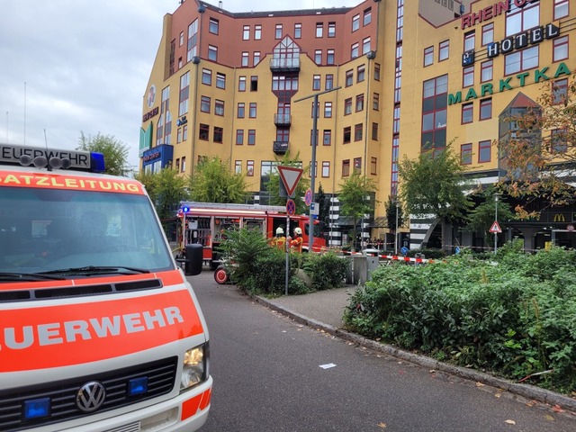 Die Feuerwehr ist aktuell im Rheincenter im Einsatz  | Foto: Feuerwehr Weil am Rhein