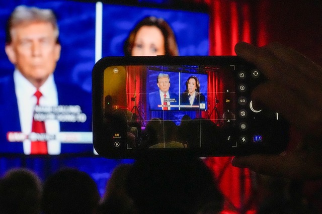 F&uuml;nf in einem Vergewaltigungsfall...er TV-Debatte verleumdet. (Archivbild)  | Foto: Morry Gash/AP/dpa