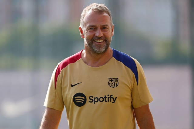 Als Trainer des FC Barcelona will Hansi Flick den FC Bayern besiegen.  | Foto: Joan Monfort/AP/dpa