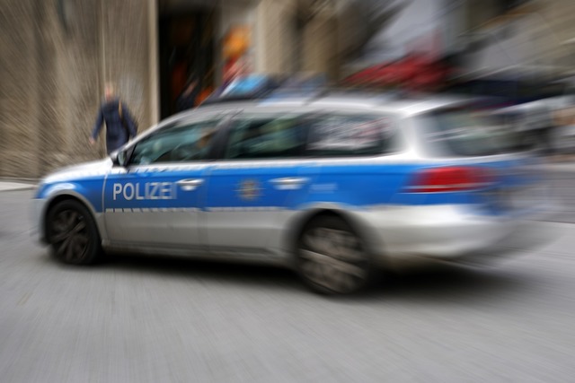 Die Polizei sucht nach einer unbekannten Eierwerferin.  | Foto: Heiko Klverling/Fotolia