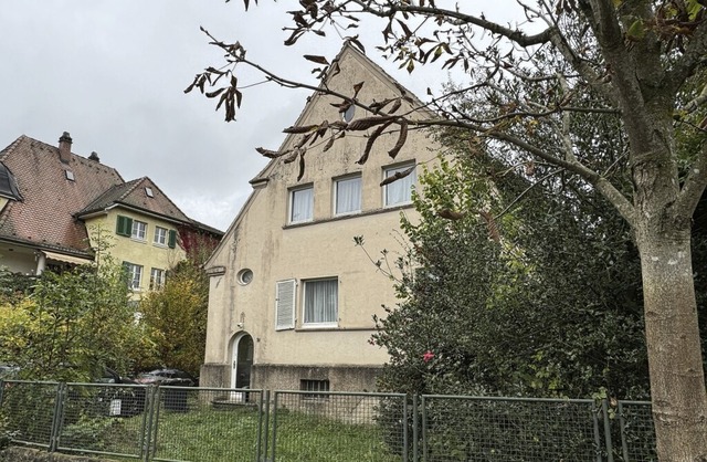 Das rund 100 Jahre alte Haus sollte abgerissen und ersetzt werden.  | Foto: Monika Weber