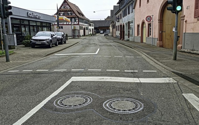 Die Fahrbahn der L116 soll in der Orts...ei der Neugestaltung der Ortsmitte an.  | Foto: Ruth Seitz