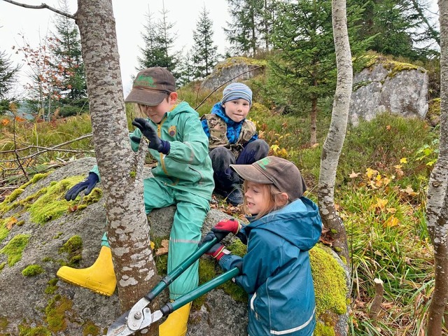 Auch Kinder sind bei der Aktion dabei  | Foto: Lina Boegel