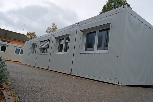 Die neuen Container vor der Schule und Burgunderhalle in Mauchen  | Foto: Martin Pfefferle