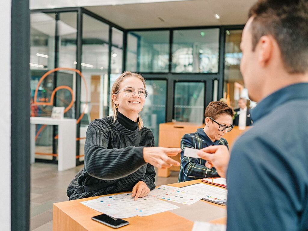 Die deutsch-franzsischen Gesprche zur politischen und wirtschaftlichen Zukunft der Region am Oberrhein bei der Hager Group in Obernai