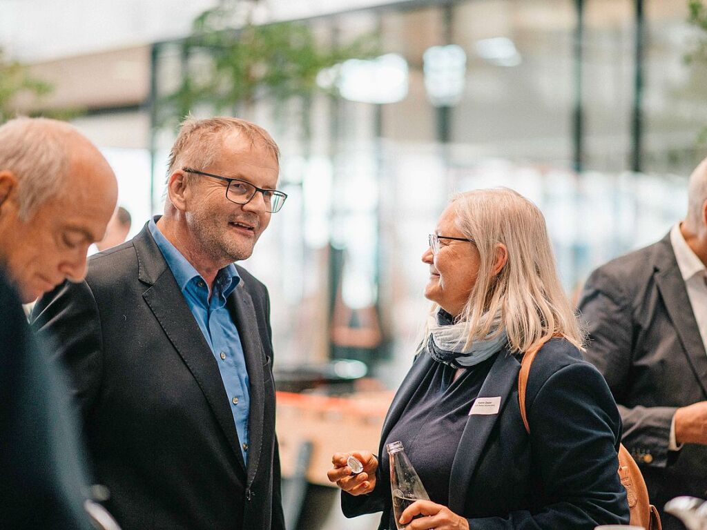 Die deutsch-franzsischen Gesprche zur politischen und wirtschaftlichen Zukunft der Region am Oberrhein bei der Hager Group in Obernai