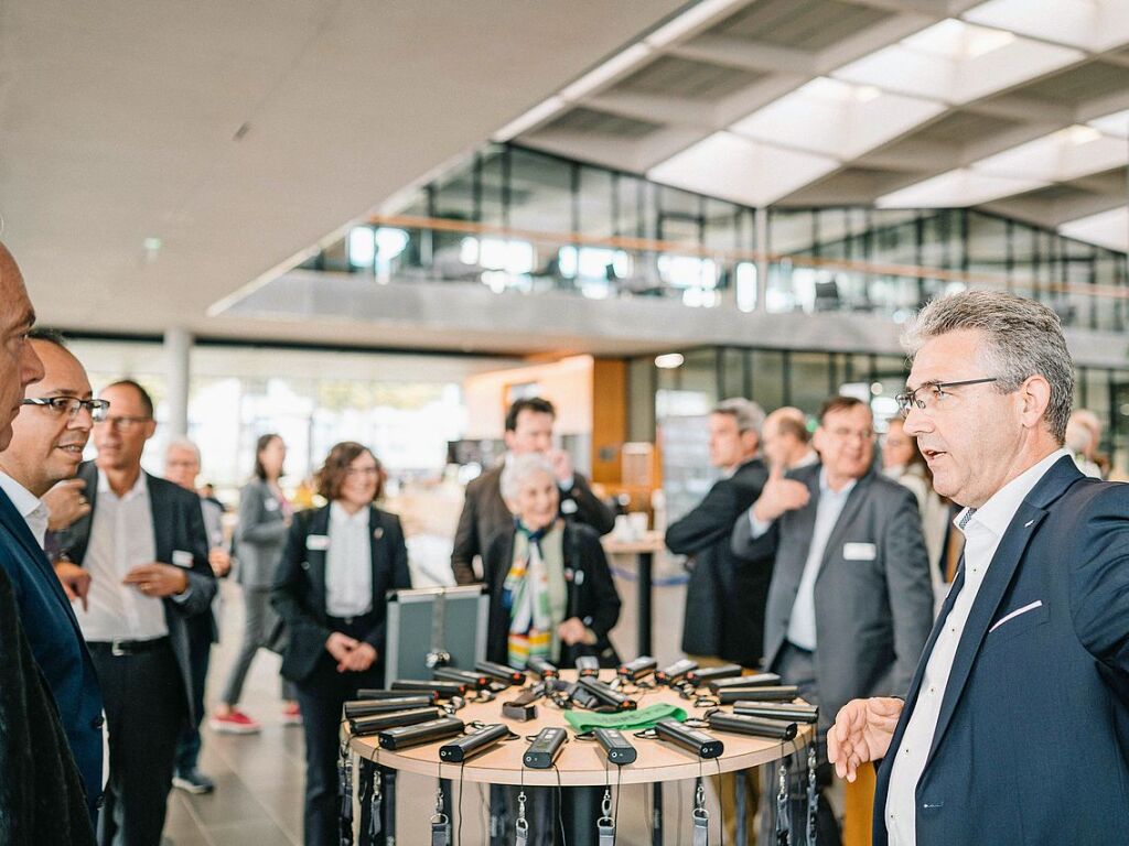 Die deutsch-franzsischen Gesprche zur politischen und wirtschaftlichen Zukunft der Region am Oberrhein bei der Hager Group in Obernai