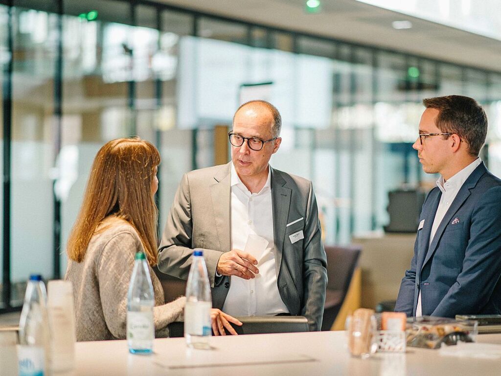 Die deutsch-franzsischen Gesprche zur politischen und wirtschaftlichen Zukunft der Region am Oberrhein bei der Hager Group in Obernai