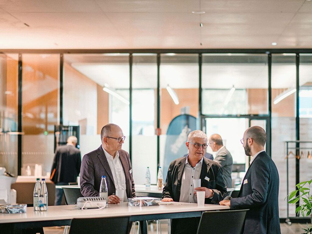 Die deutsch-franzsischen Gesprche zur politischen und wirtschaftlichen Zukunft der Region am Oberrhein bei der Hager Group in Obernai