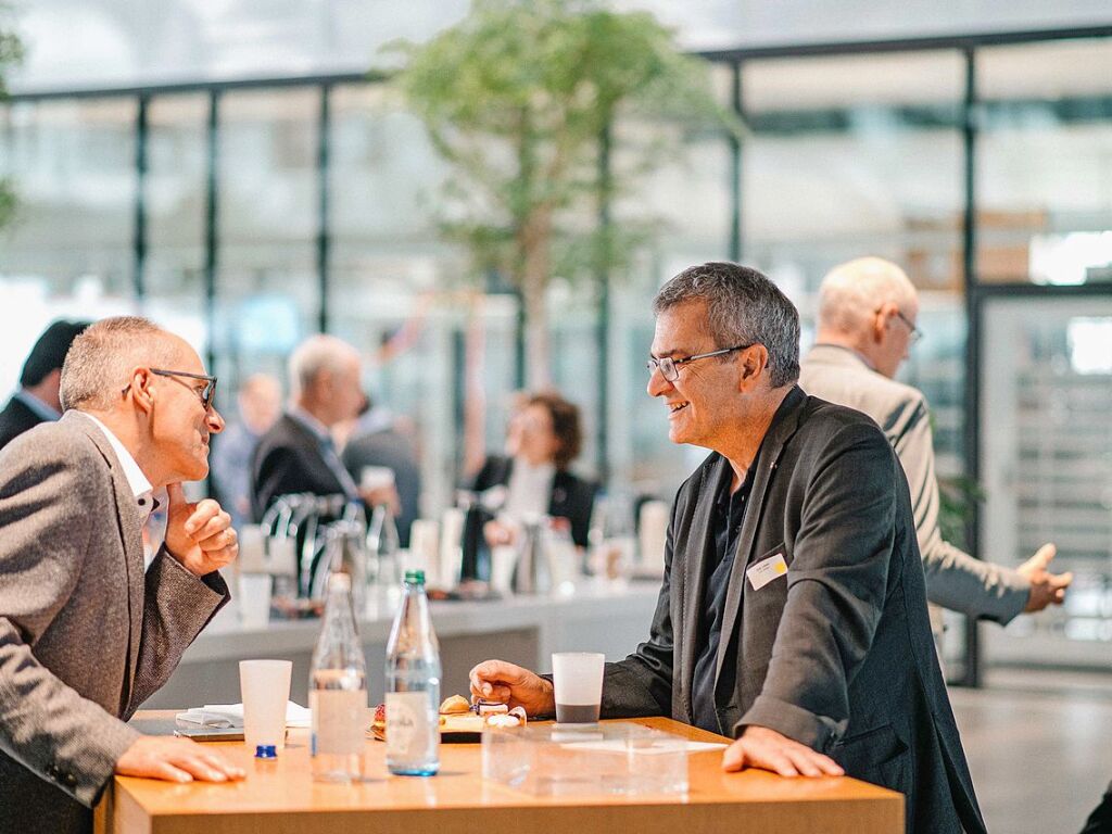 Die deutsch-franzsischen Gesprche zur politischen und wirtschaftlichen Zukunft der Region am Oberrhein bei der Hager Group in Obernai