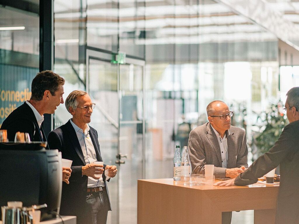 Die deutsch-franzsischen Gesprche zur politischen und wirtschaftlichen Zukunft der Region am Oberrhein bei der Hager Group in Obernai