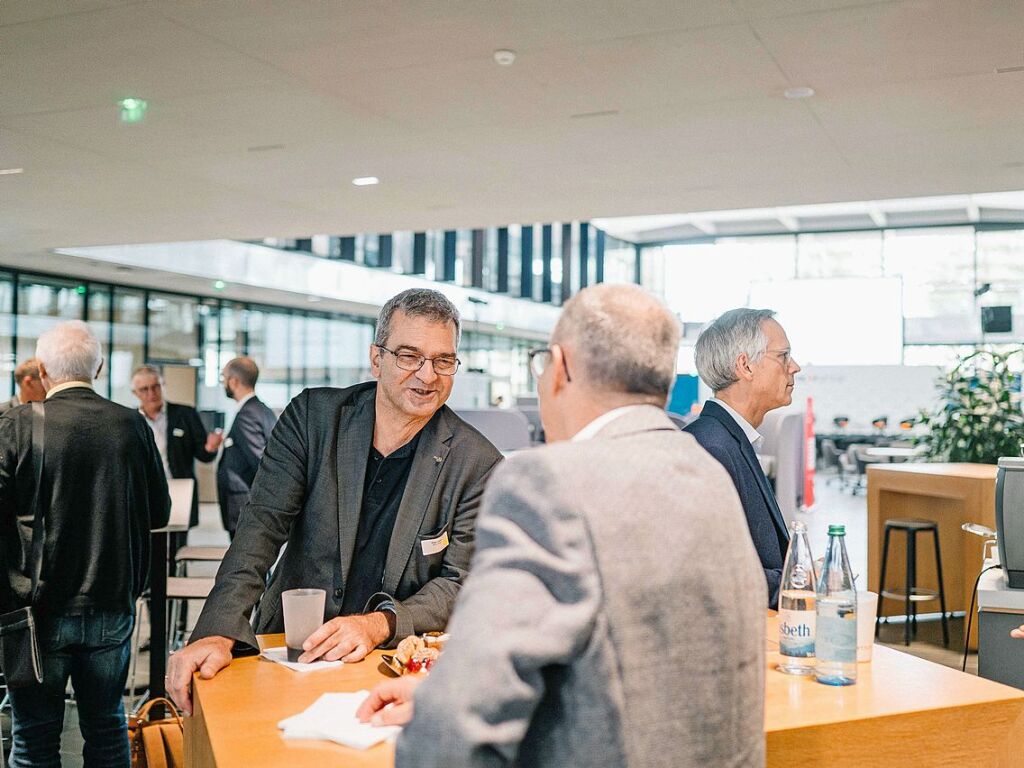 Die deutsch-franzsischen Gesprche zur politischen und wirtschaftlichen Zukunft der Region am Oberrhein bei der Hager Group in Obernai