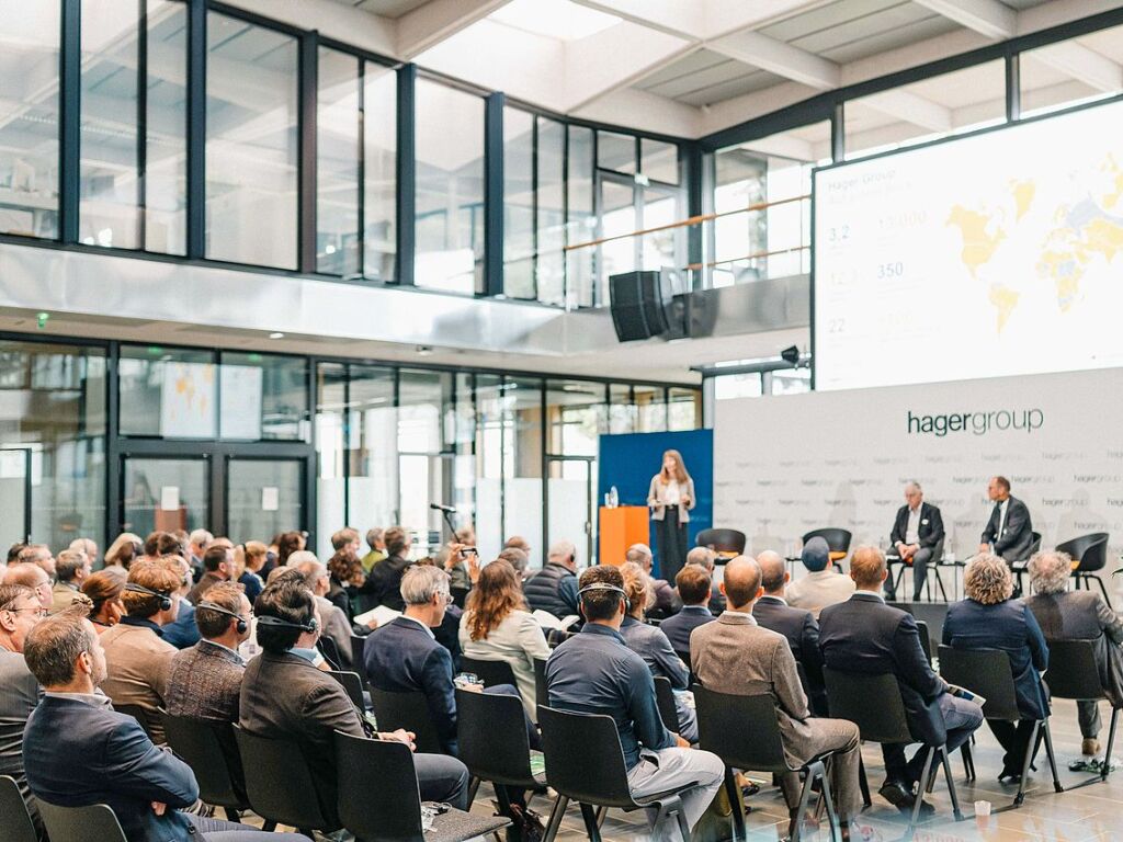 Die deutsch-franzsischen Gesprche zur politischen und wirtschaftlichen Zukunft der Region am Oberrhein bei der Hager Group in Obernai