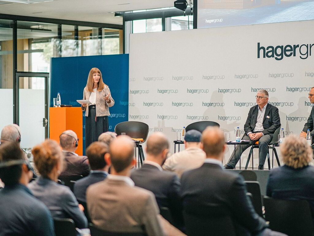 Die deutsch-franzsischen Gesprche zur politischen und wirtschaftlichen Zukunft der Region am Oberrhein bei der Hager Group in Obernai