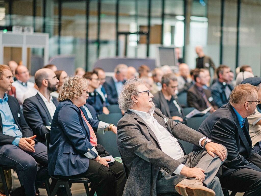 Die deutsch-franzsischen Gesprche zur politischen und wirtschaftlichen Zukunft der Region am Oberrhein bei der Hager Group in Obernai