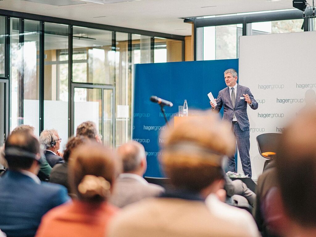 Die deutsch-franzsischen Gesprche zur politischen und wirtschaftlichen Zukunft der Region am Oberrhein bei der Hager Group in Obernai