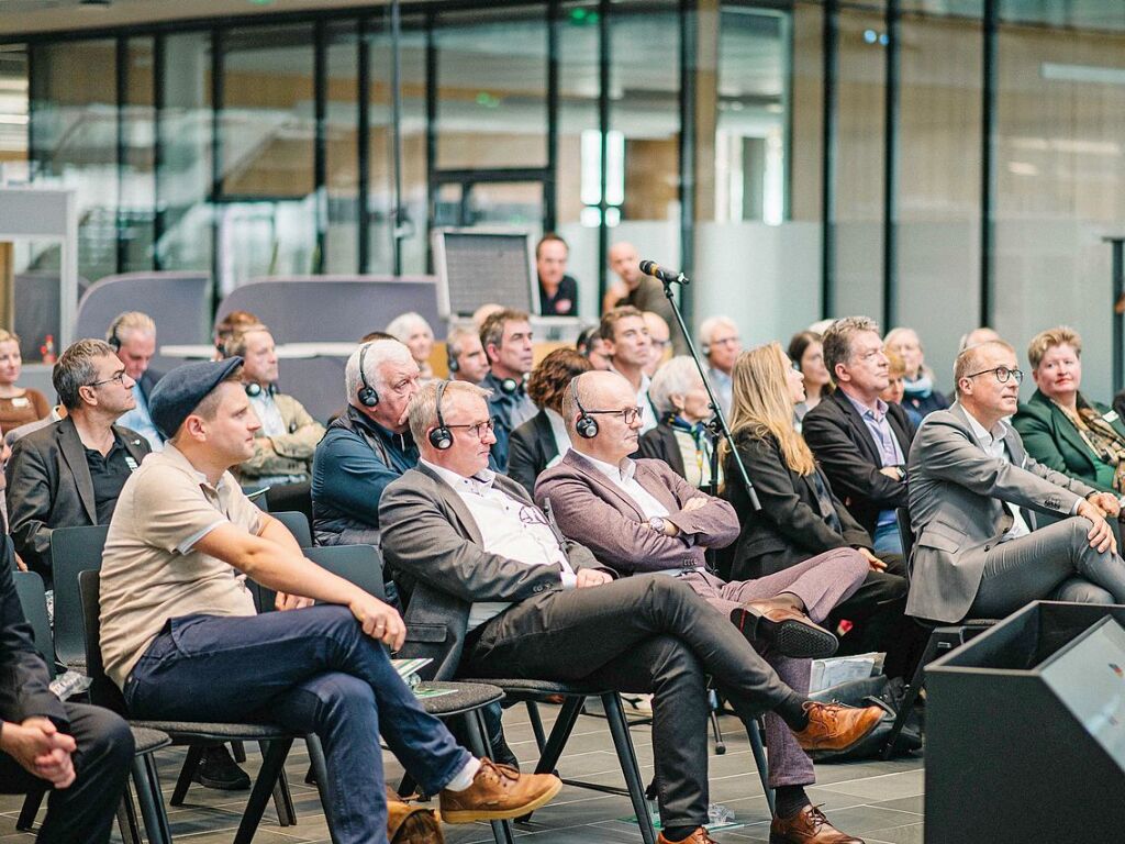 Die deutsch-franzsischen Gesprche zur politischen und wirtschaftlichen Zukunft der Region am Oberrhein bei der Hager Group in Obernai