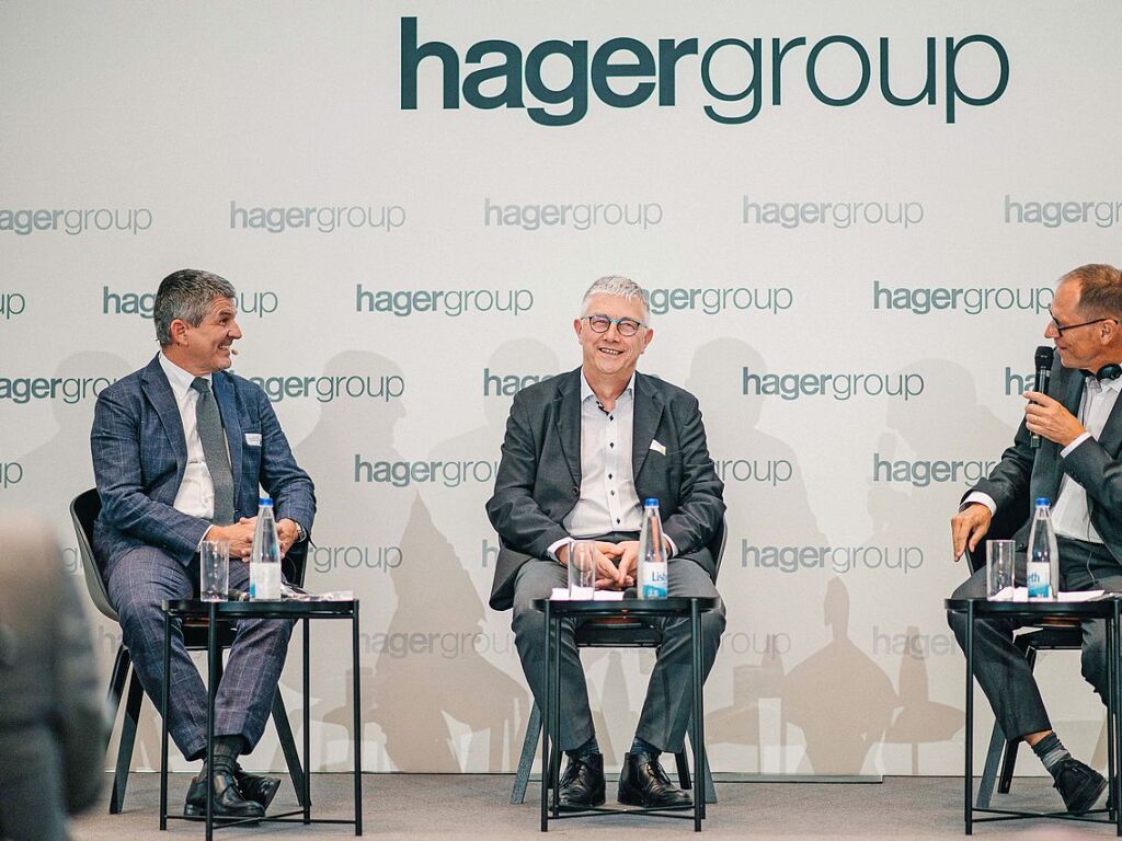 Die deutsch-franzsischen Gesprche zur politischen und wirtschaftlichen Zukunft der Region am Oberrhein bei der Hager Group in Obernai