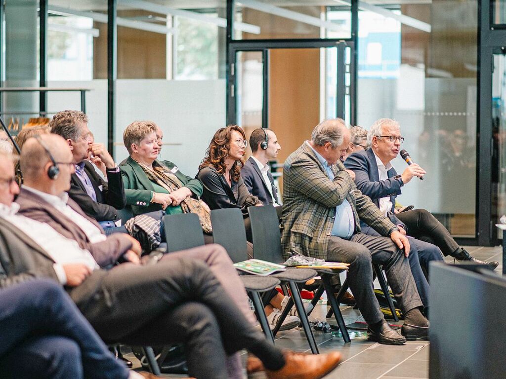 Die deutsch-franzsischen Gesprche zur politischen und wirtschaftlichen Zukunft der Region am Oberrhein bei der Hager Group in Obernai