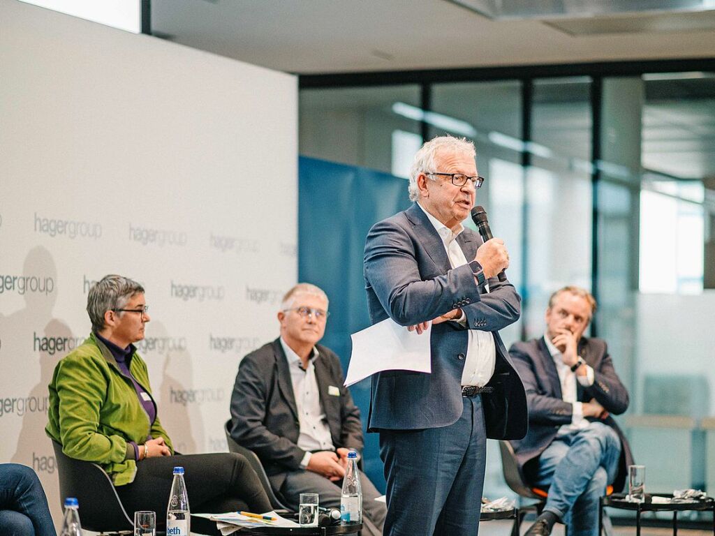 Die deutsch-franzsischen Gesprche zur politischen und wirtschaftlichen Zukunft der Region am Oberrhein bei der Hager Group in Obernai