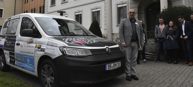 Chefarzt Clemens Keutler mit dem neuen... fr die Kinder- und Jugendpsychiatrie  | Foto: Thomas Loisl Mink