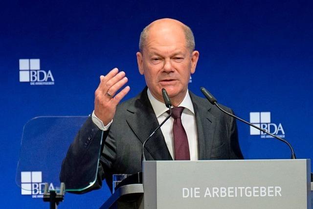 Bundeskanzler Scholz verspricht der Wirtschaft weniger Brokratie