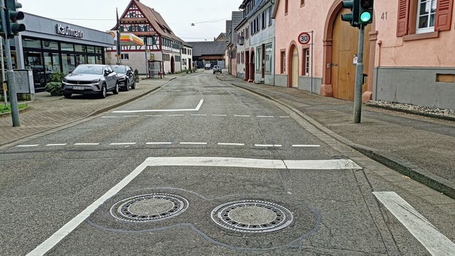 Die Fahrbahn der L116 soll in der Orts...ei der Neugestaltung der Ortsmitte an.  | Foto: Ruth Seitz