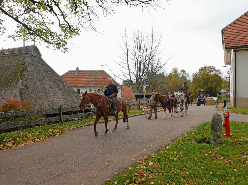 Etwa ein Dutzend Pferde und ber 40 Traktoren fanden den Weg hinauf zur 300 Jahre alten Kapelle des Heiligen Wendelin.