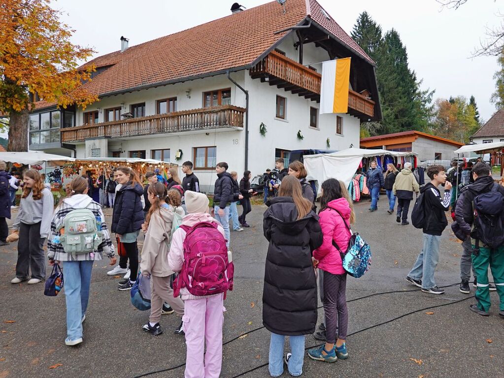 Etwa ein Dutzend Pferde und ber 40 Traktoren fanden den Weg hinauf zur 300 Jahre alten Kapelle des Heiligen Wendelin.