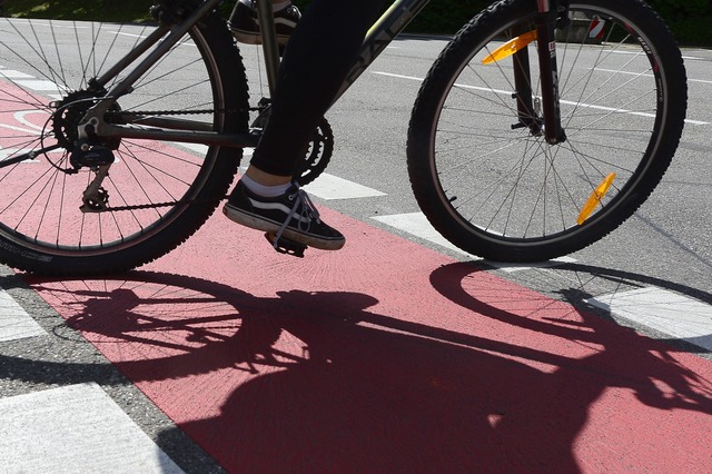 Ein Radfahrer soll am Dienstagmorgen m...n Freiburg bedroht haben (Symbolfoto).  | Foto: Ingo Schneider