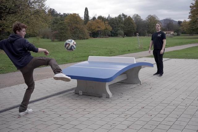 Teqball wird in Deutschland immer beliebter – in Denzlingen gibt es jetzt einen Spieltisch