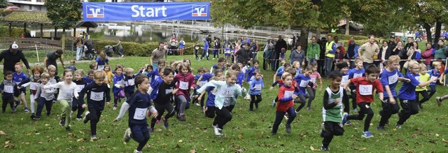 Die Bambini erffneten das 9. Cross-Lauf-Spektakel im Endinger Erletal.  | Foto: Roland Vitt