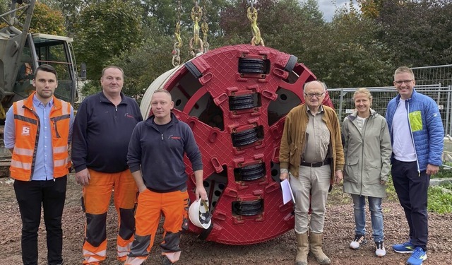 Brgermeister Kai-Achim Klare, Bauamts...aner Bernhard Keller und das Bau-Team.  | Foto: Gemeinde